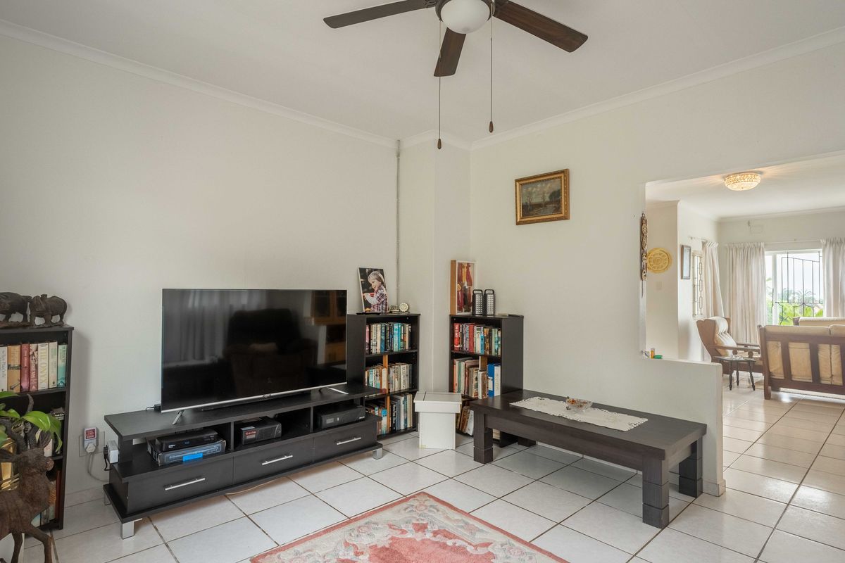 Wake to sea views - Photo 5