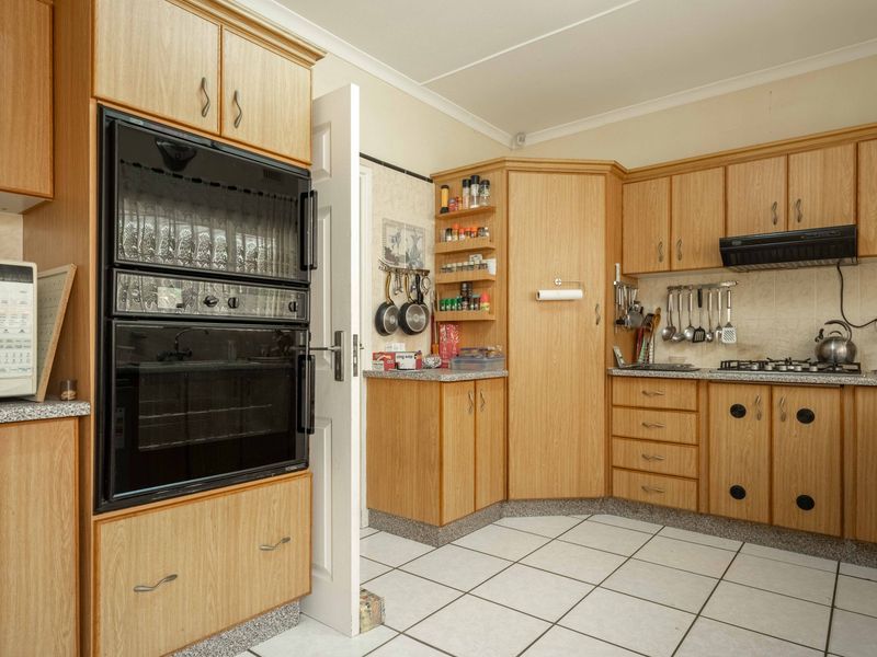 Wake to sea views - Photo 10