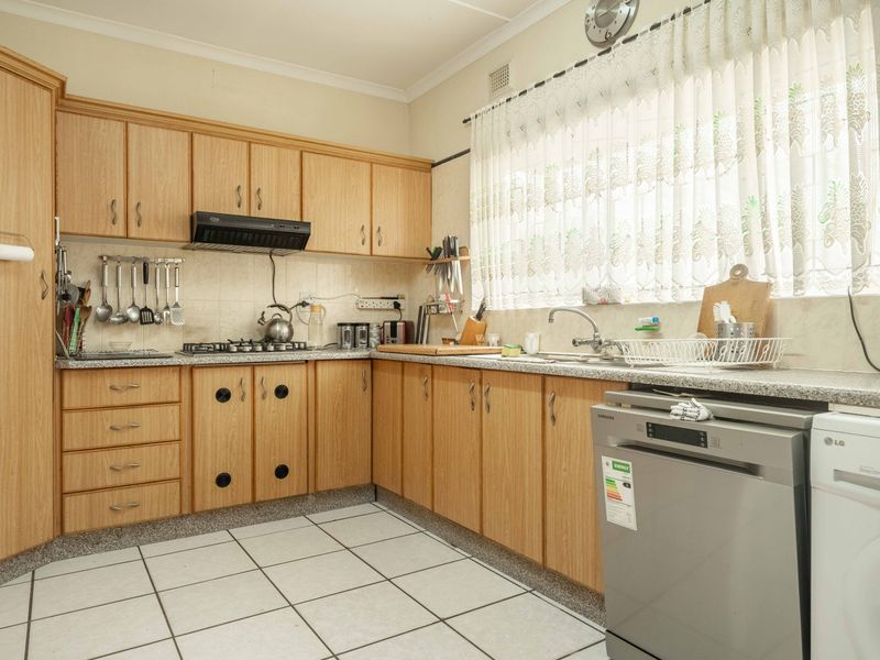 Wake to sea views - Photo 9