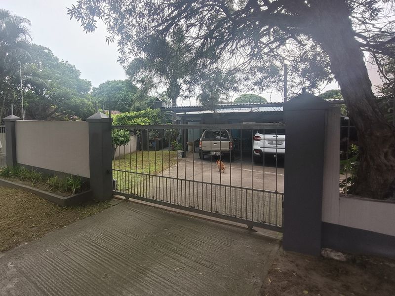Large Well-Situated Bachelor Pad for Single Male - Photo 8