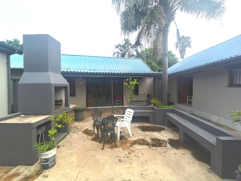 Large Well-Situated Bachelor Pad for Single Male - Photo 6