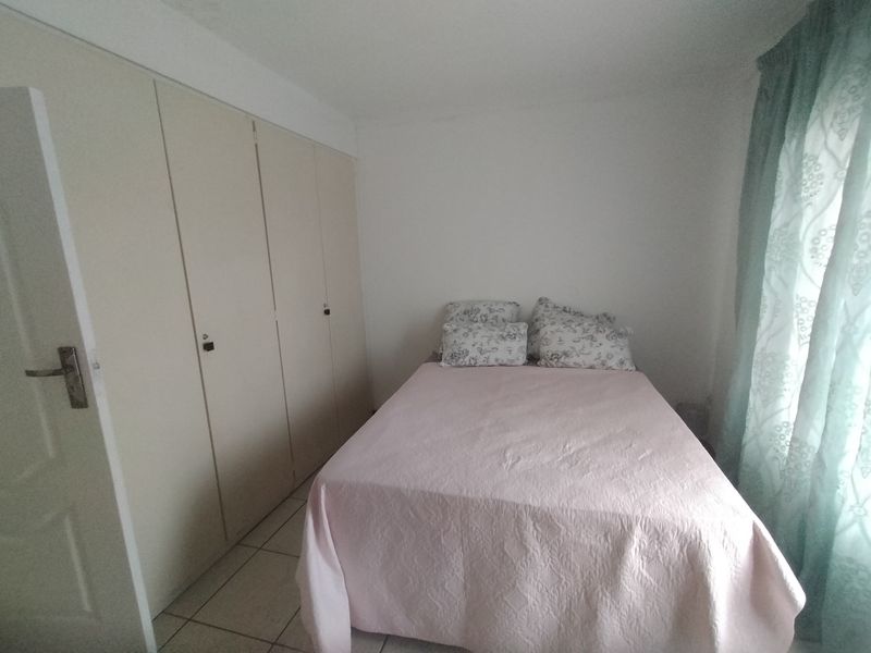 Modern  Family Home in Tranquil Florauna - Photo 10