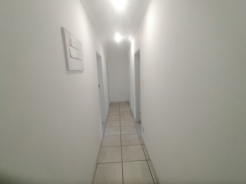 Modern  Family Home in Tranquil Florauna - Photo 8