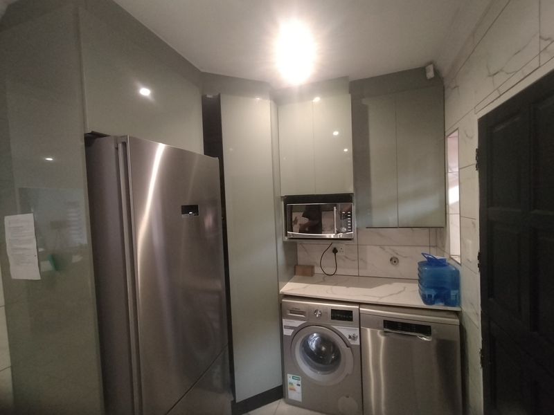 Modern  Family Home in Tranquil Florauna - Photo 7