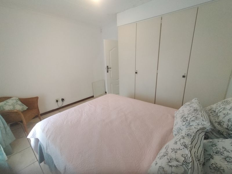 Modern  Family Home in Tranquil Florauna - Photo 9