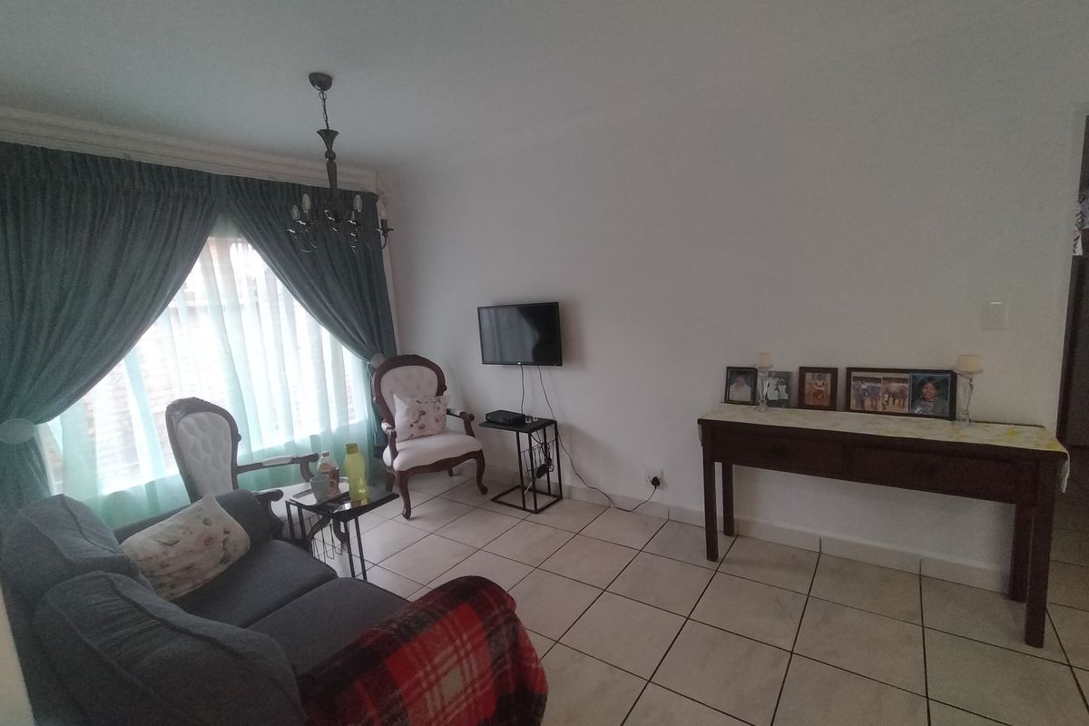 Modern  Family Home in Tranquil Florauna - Photo 2