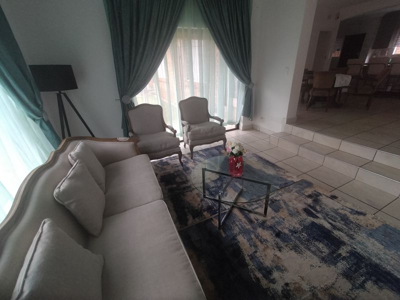 Modern  Family Home in Tranquil Florauna - Photo 3