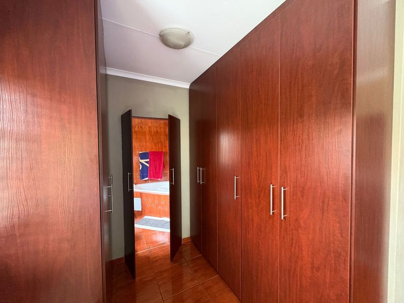 Most Popular!! - Photo 10