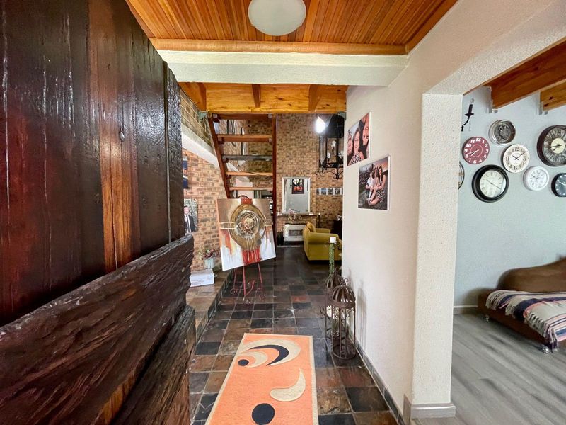 Impressive property for sale in Secunda.  Energy saving home - Photo 4