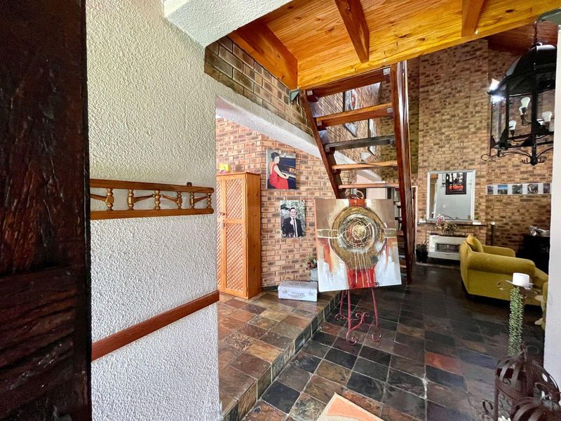 Impressive property for sale in Secunda.  Energy saving home - Photo 5
