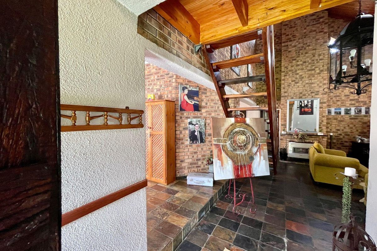 Impressive property for sale in Secunda.  Energy saving home - Photo 5
