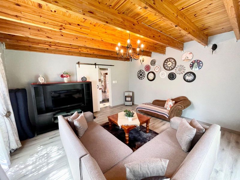 Impressive property for sale in Secunda.  Energy saving home - Photo 7