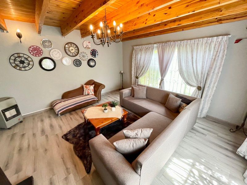 Impressive property for sale in Secunda.  Energy saving home - Photo 8