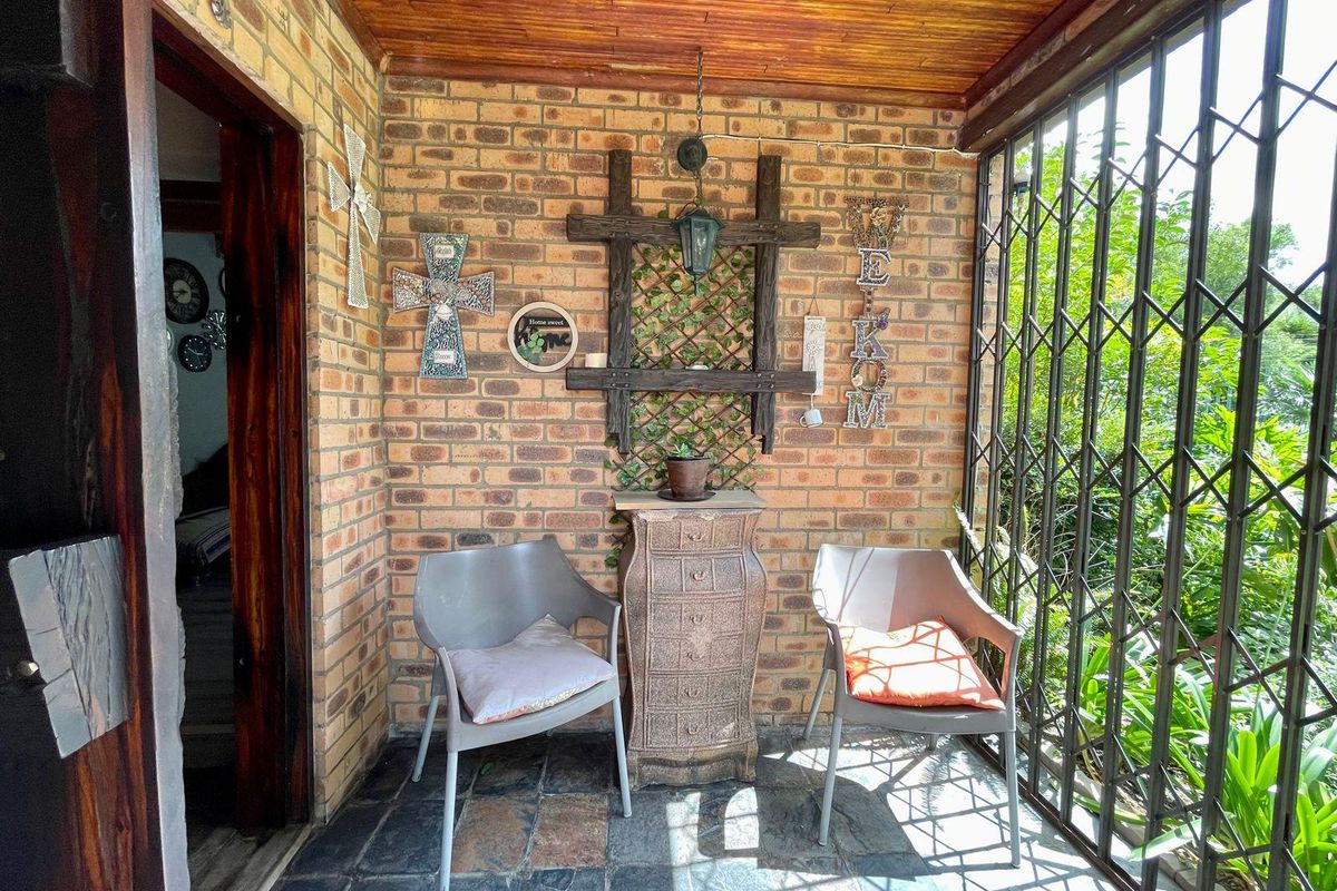 Impressive property for sale in Secunda.  Energy saving home - Photo 3