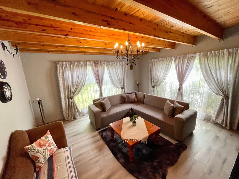 Impressive property for sale in Secunda.  Energy saving home - Photo 6