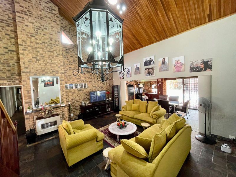 Impressive property for sale in Secunda.  Energy saving home - Photo 10