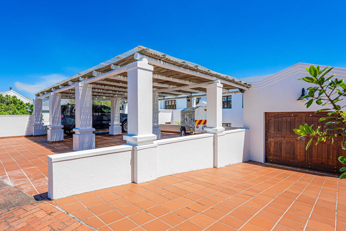 Magnificent Home with Superior Quality Finishes in Arniston - Photo 3