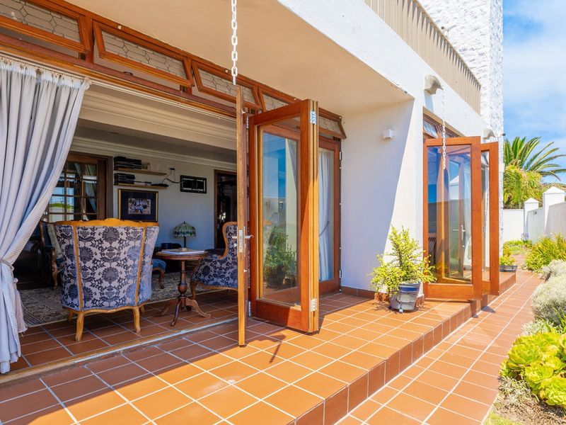 Magnificent Home with Superior Quality Finishes in Arniston - Photo 5