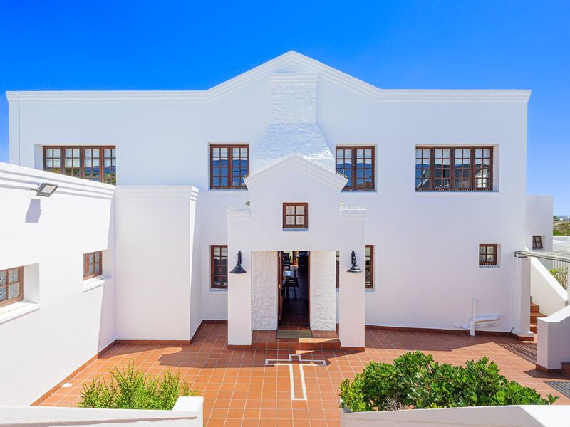 Magnificent Home with Superior Quality Finishes in Arniston - Photo 2