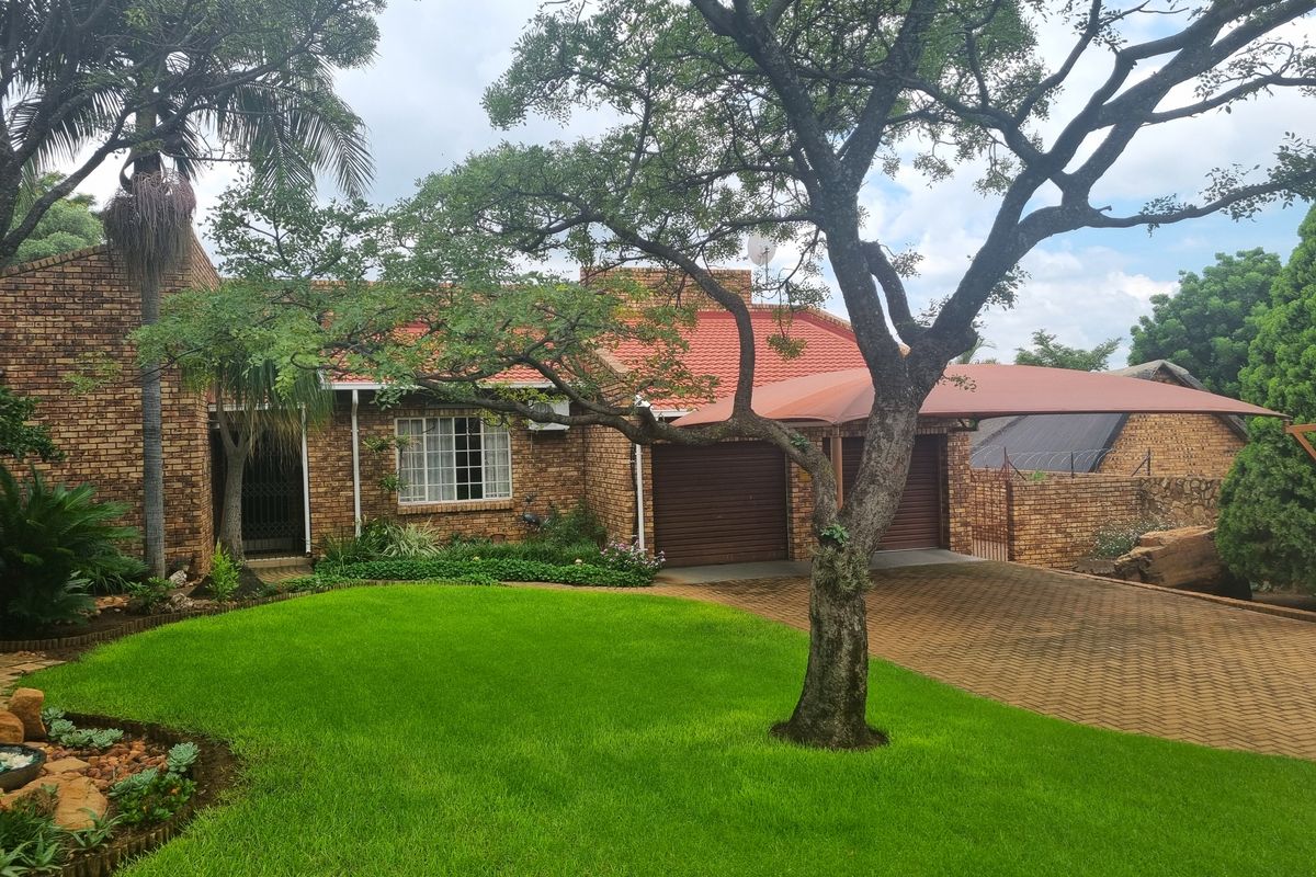 Charming 4 Bedroom Home in Geelhoutpark! - Photo 2