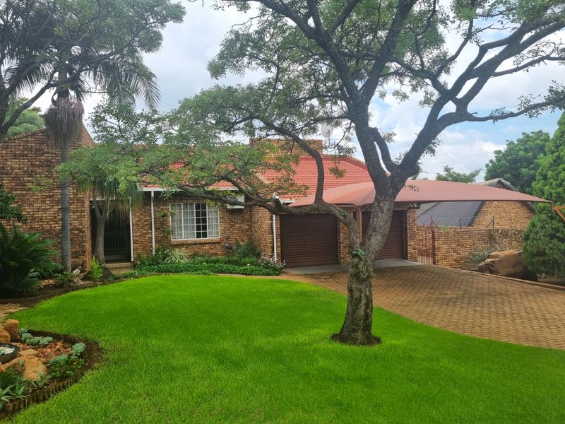 Charming 4 Bedroom Home in Geelhoutpark! - Photo 2