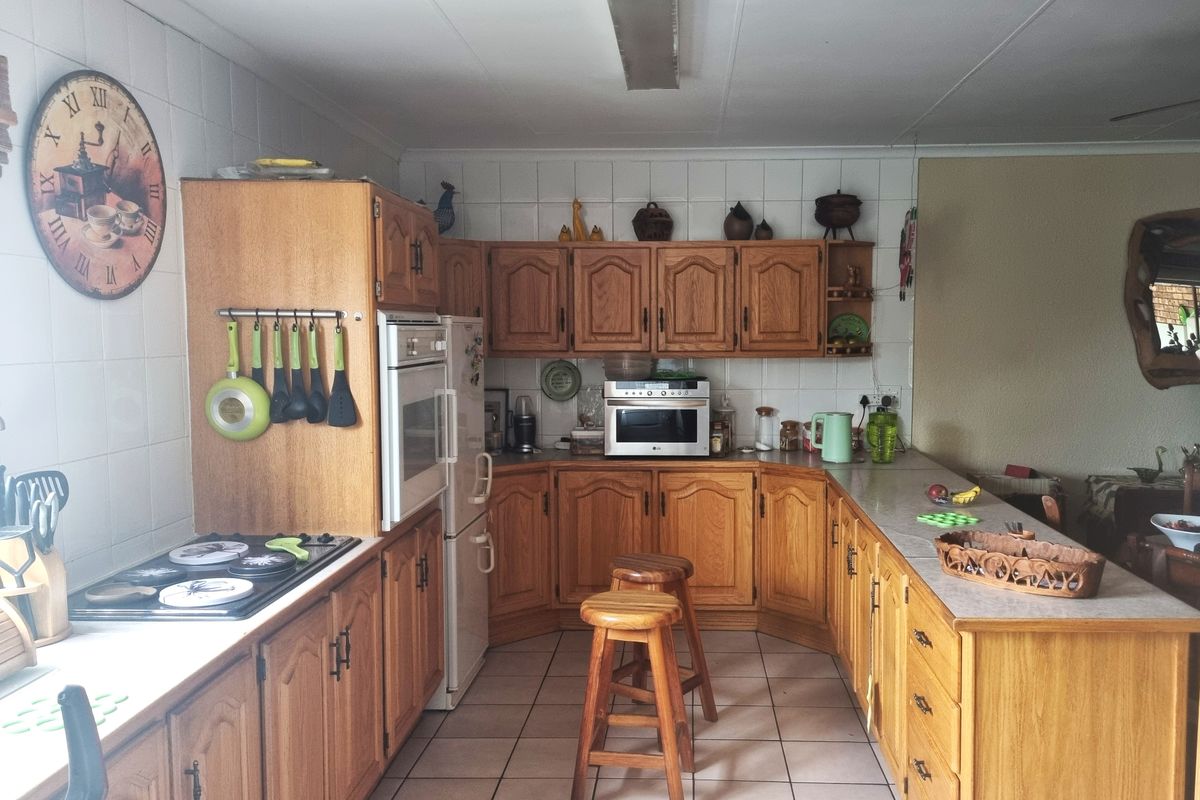 Charming 4 Bedroom Home in Geelhoutpark! - Photo 3