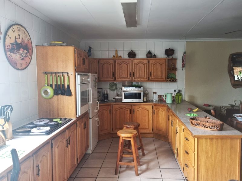 Charming 4 Bedroom Home in Geelhoutpark! - Photo 3