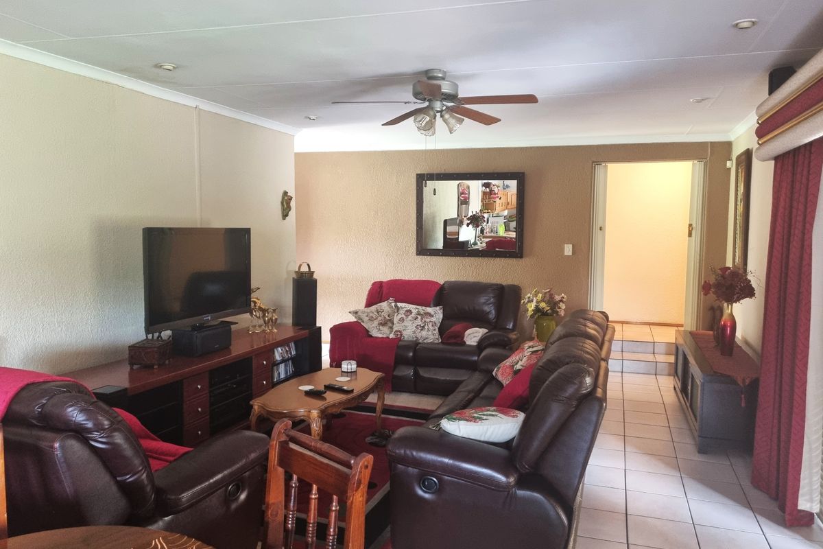 Charming 4 Bedroom Home in Geelhoutpark! - Photo 5