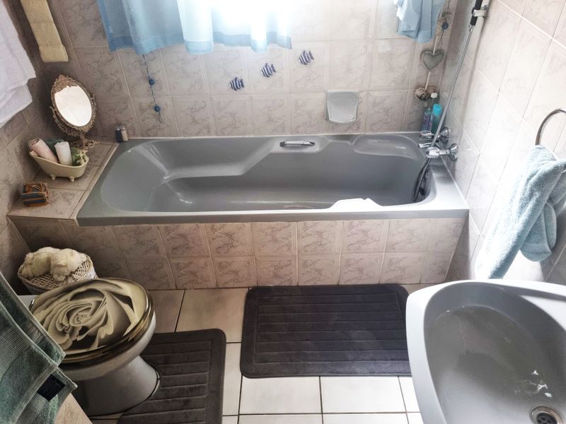 Charming 4 Bedroom Home in Geelhoutpark! - Photo 8