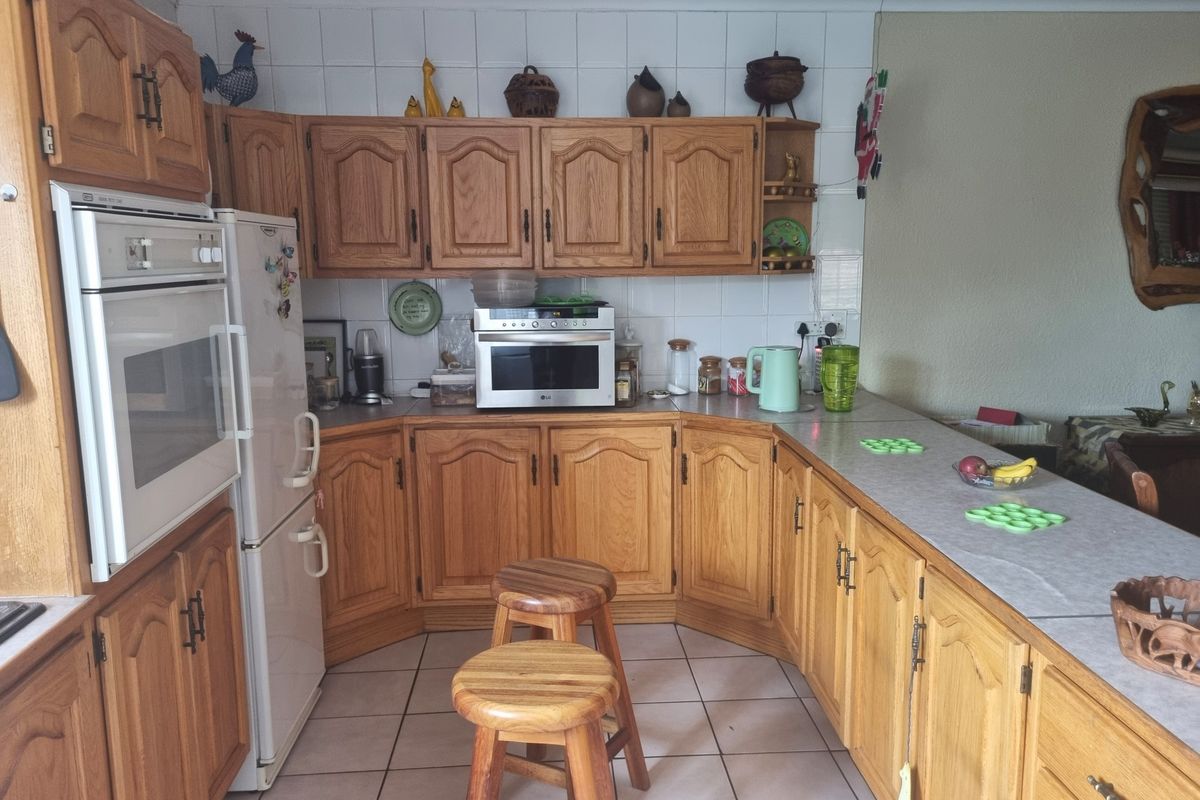 Charming 4 Bedroom Home in Geelhoutpark! - Photo 4