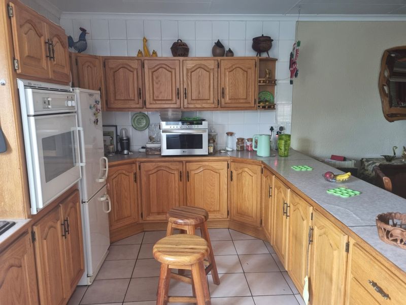 Charming 4 Bedroom Home in Geelhoutpark! - Photo 4