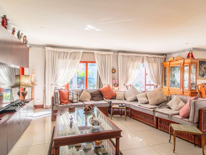 Stylish 3-Bedroom Home in Exclusive Vita Paz, Bedfordview - Photo 6