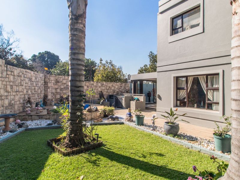 Stylish 3-Bedroom Home in Exclusive Vita Paz, Bedfordview - Photo 4