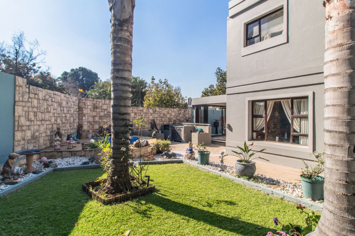 Stylish 3-Bedroom Home in Exclusive Vita Paz, Bedfordview - Photo 4