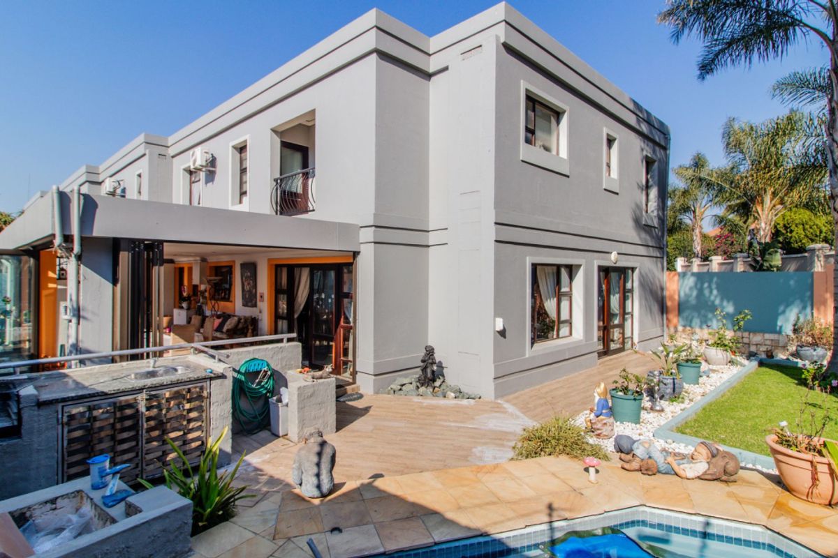 Stylish 3-Bedroom Home in Exclusive Vita Paz, Bedfordview - Photo 2