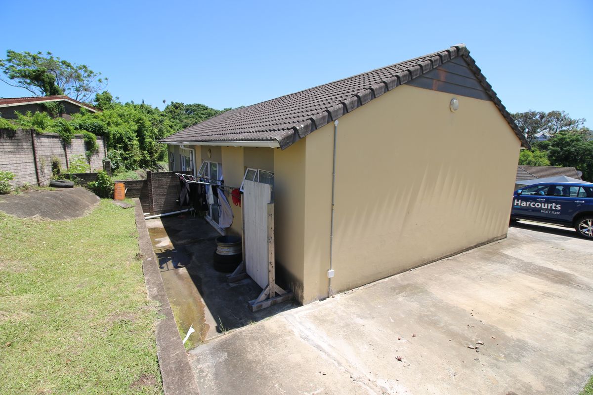 Neat and secure and a prime location! - Photo 3