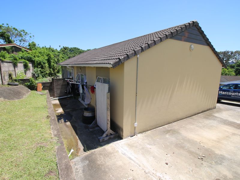 Neat and secure and a prime location! - Photo 3