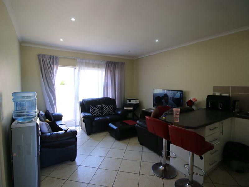 Neat and secure and a prime location! - Photo 4