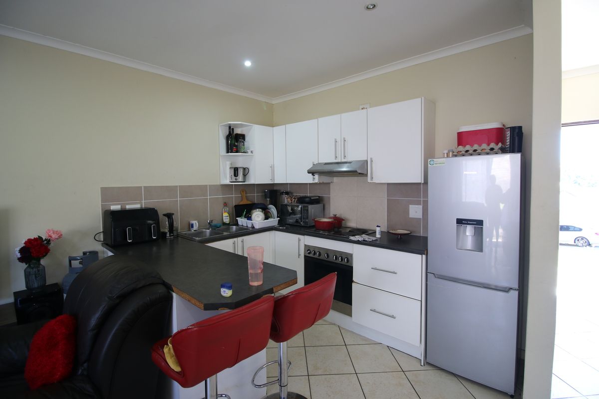 Neat and secure and a prime location! - Photo 5