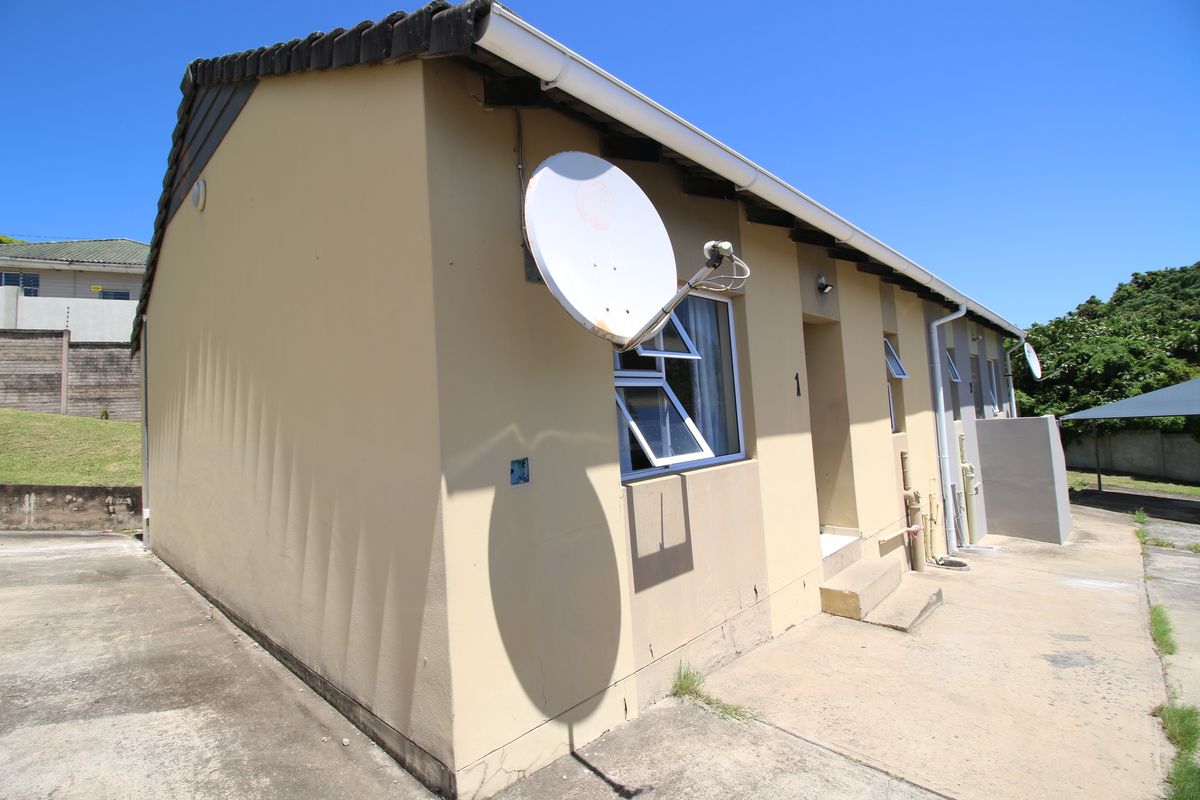 Neat and secure and a prime location! - Photo 2