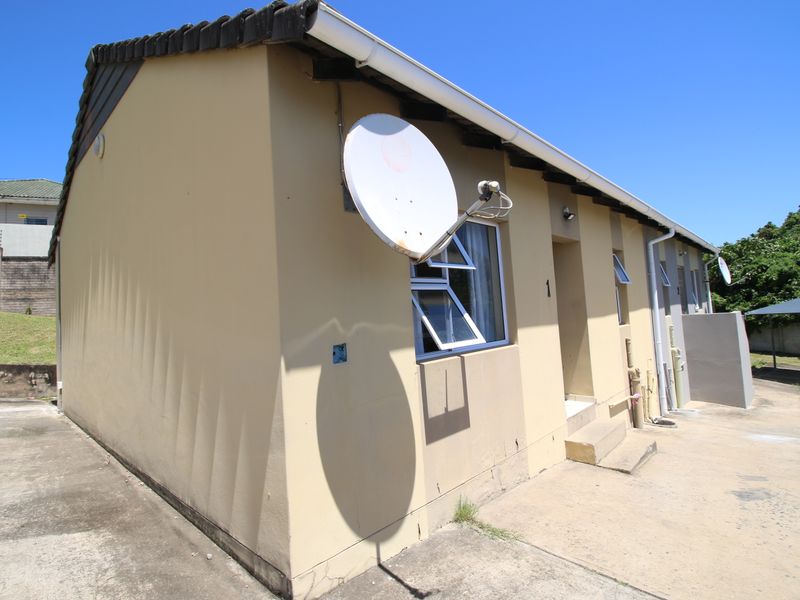 Neat and secure and a prime location! - Photo 2