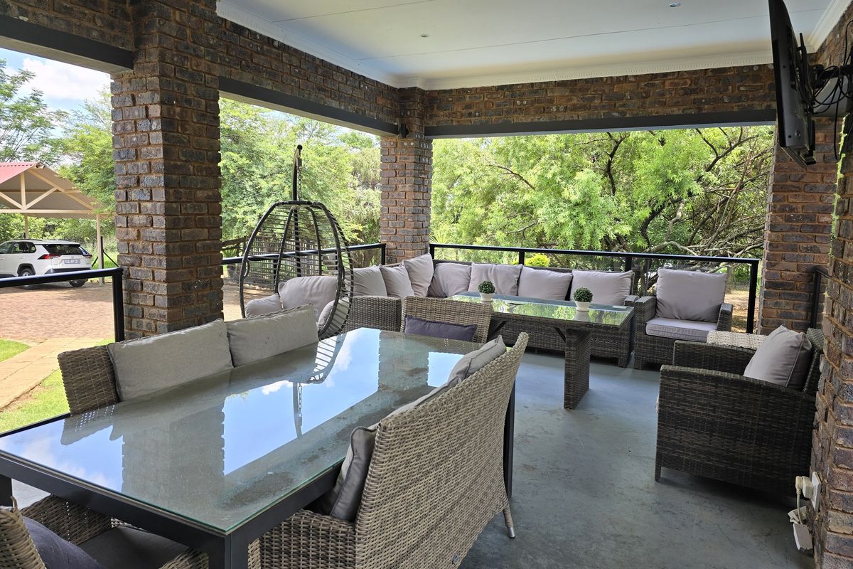 Beautiful family house on a 1 Ha for sale in Pebble Rock - Photo 3