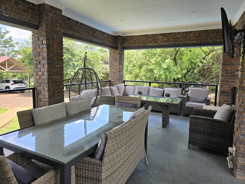 Beautiful family house on a 1 Ha for sale in Pebble Rock - Photo 3