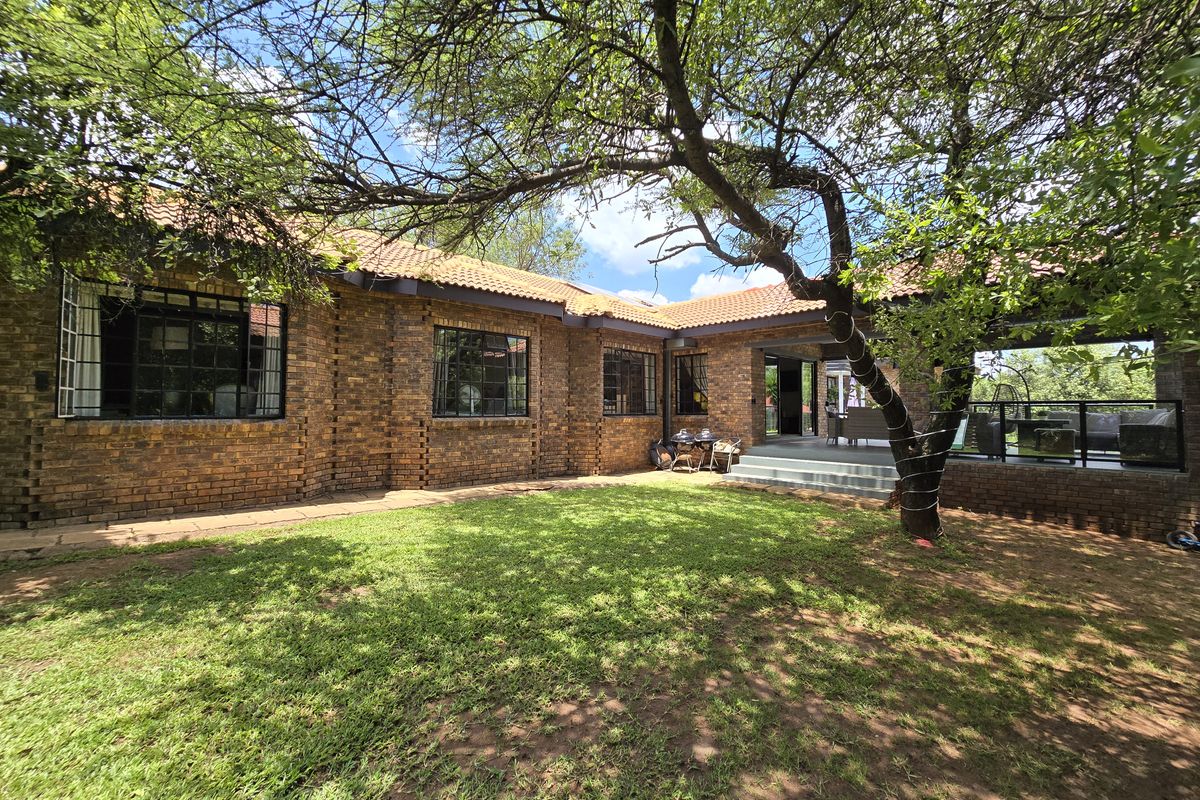 Beautiful family house on a 1 Ha for sale in Pebble Rock - Photo 5
