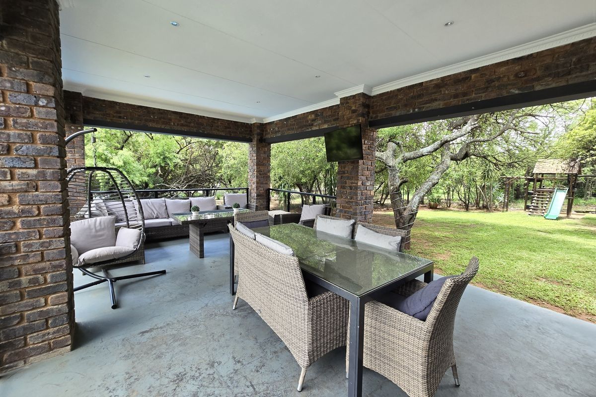 Beautiful family house on a 1 Ha for sale in Pebble Rock - Photo 4
