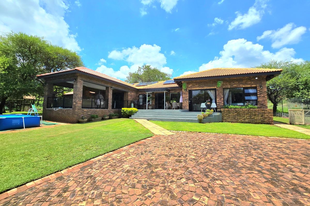 Beautiful family house on a 1 Ha for sale in Pebble Rock - Photo 2