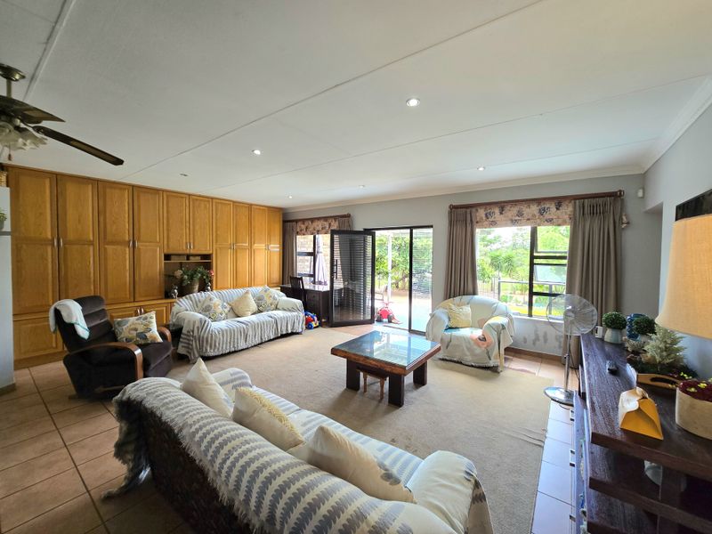Beautiful family house on a 1 Ha for sale in Pebble Rock - Photo 10