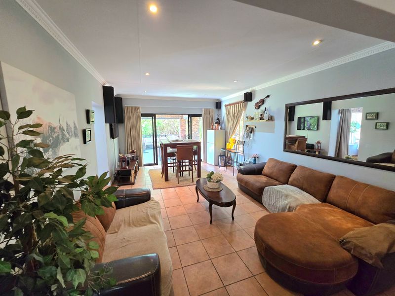 Beautiful family house on a 1 Ha for sale in Pebble Rock - Photo 8