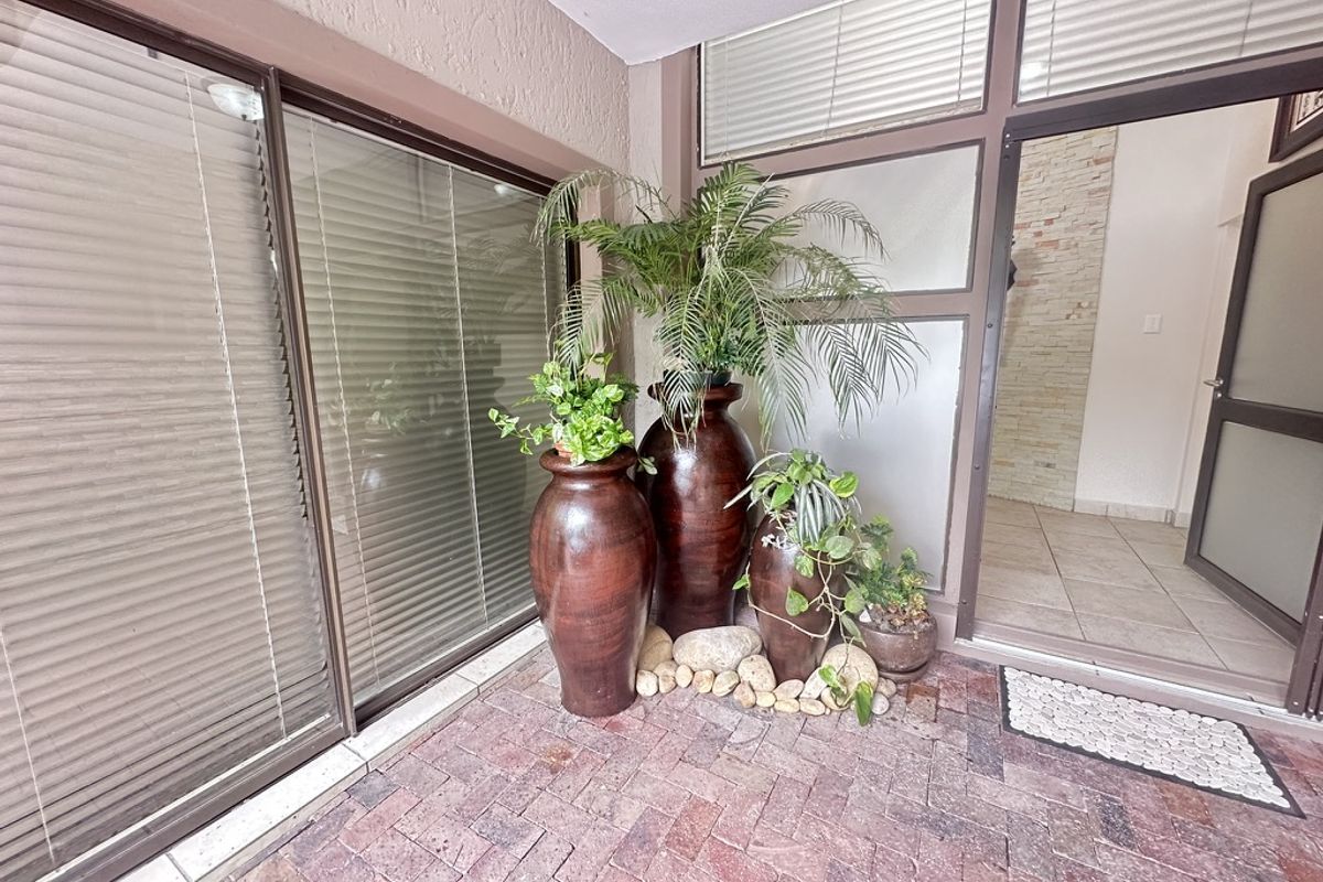 Entertainer's Delight with Private Beach Access Wilderness Garden Estate - Photo 5