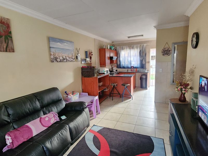 Spacious 3-Bedroom Home with Double Garage in Ben Fleur – Perfect Family Living. - Photo 9